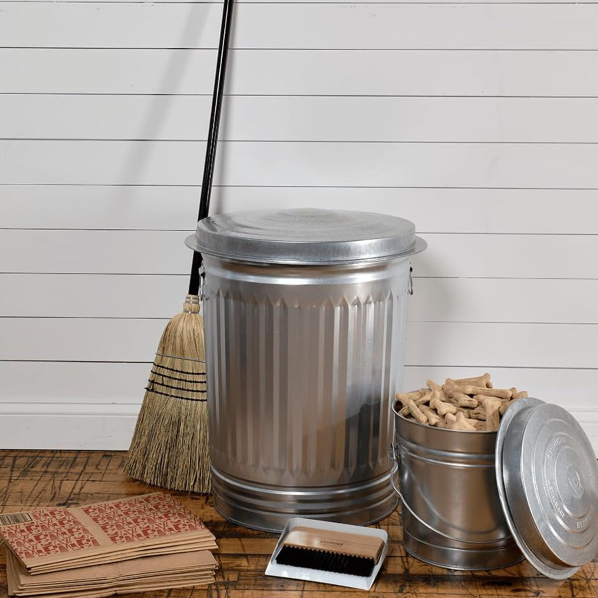 20 Gallon Galvanized Steel Trash Can with Locking Lid V696904