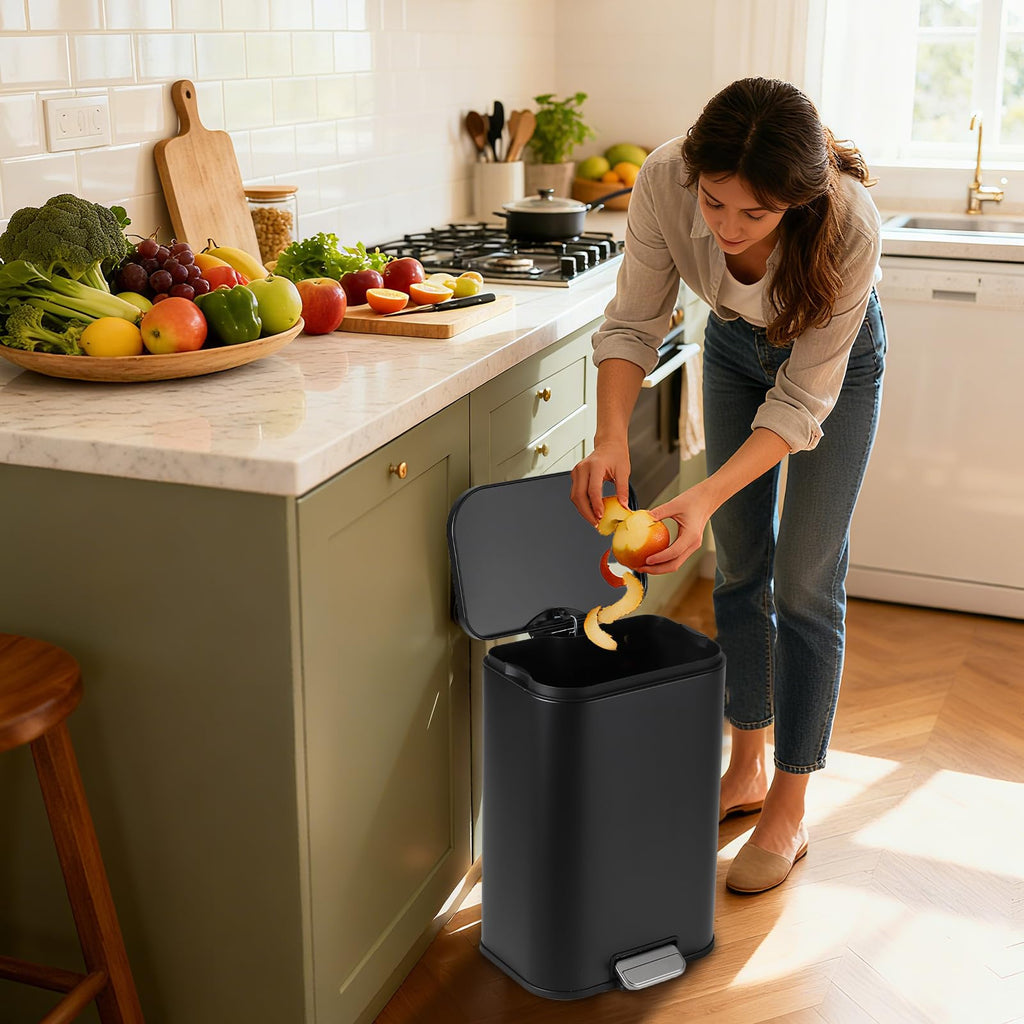 Step Trash Can 3.2 gal Soft-Close Z379